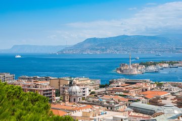 Altstadt und Hafen von Messina, Sizilien, Italien