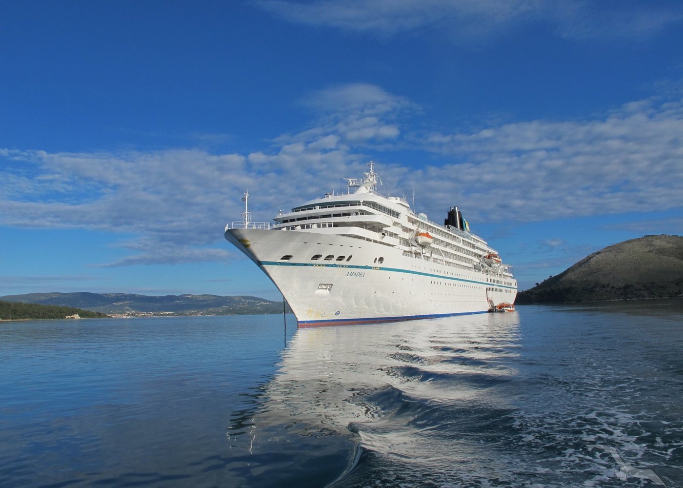 MS Amadea vor der Insel Kefalonia, Griechenland