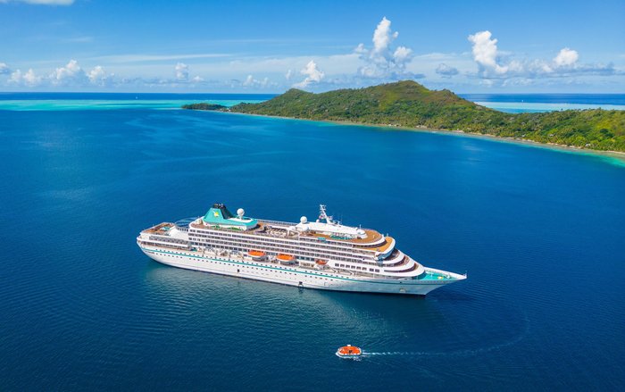 MS Amera vor Bora Bora