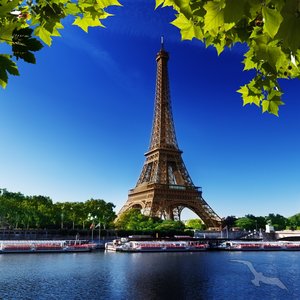 Blick auf den Eiffelturm in Paris, Frankreich